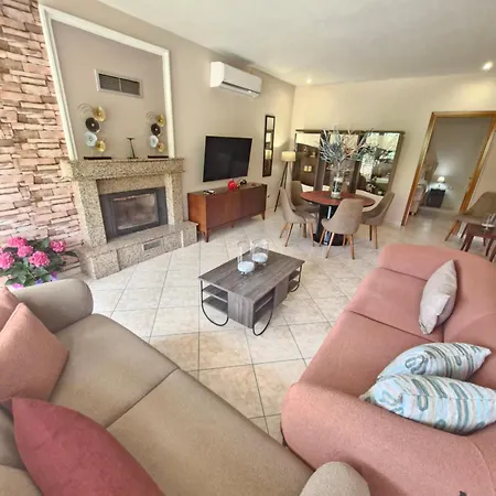 Endless Blue Seaside Villa *